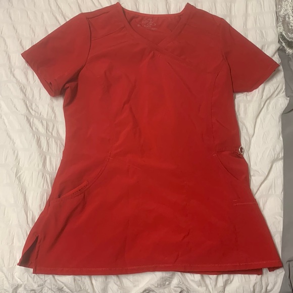 Cherokee Women’s Infinity Scrub Top - Picture 1 of 3